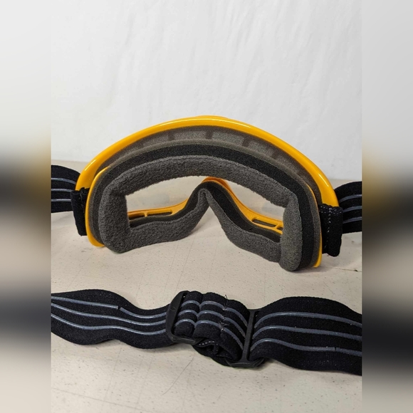 Oakley Adjustable Skiing Goggles - Picture 3 of 9